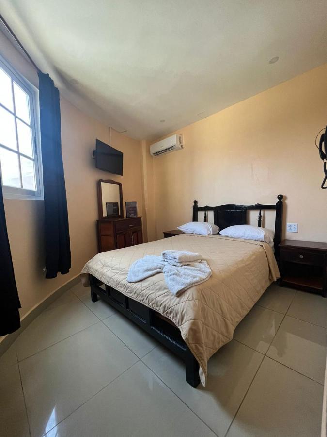 La Cubana Hotel & Suites Colon Exterior photo